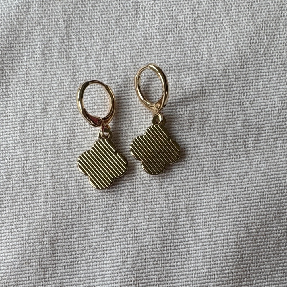Gold and White Clover Dangle Earrings - Picture 4 of 7